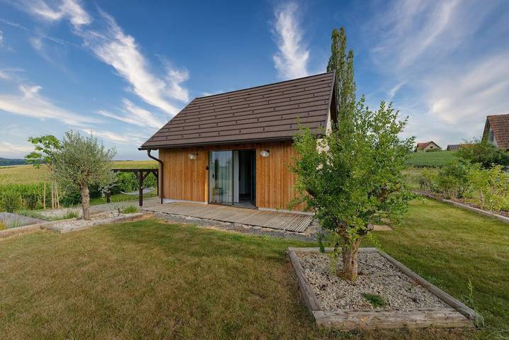 Ferienhaus für 2 Personen, mit Terrasse und Whirlpool sowie Garten und Ausblick in Straden