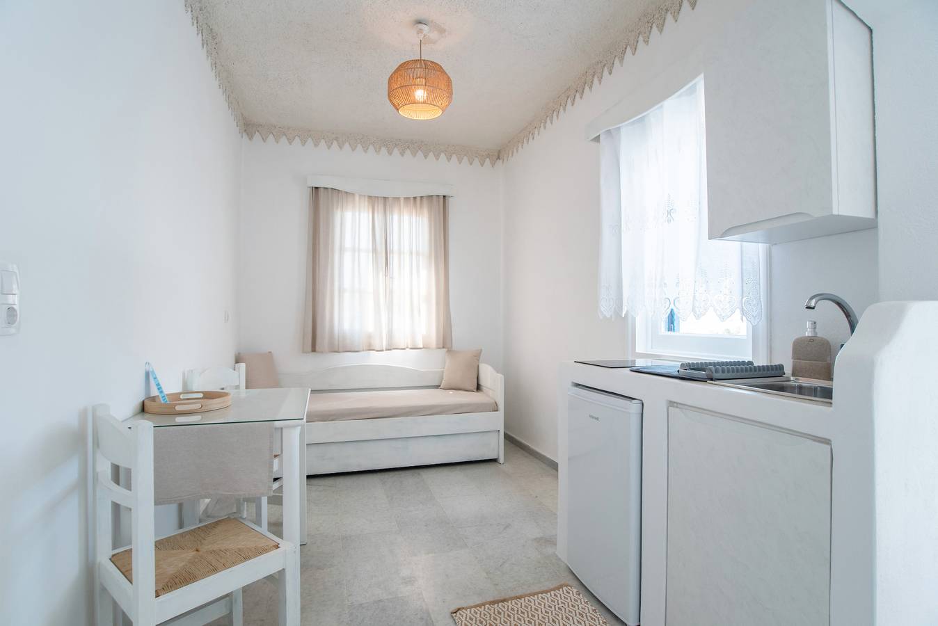 Entire studio, Studio Apartment 'Maroulis Studios -  5' with Private Garden, Wi-Fi and Air Conditioning in Cyclades
