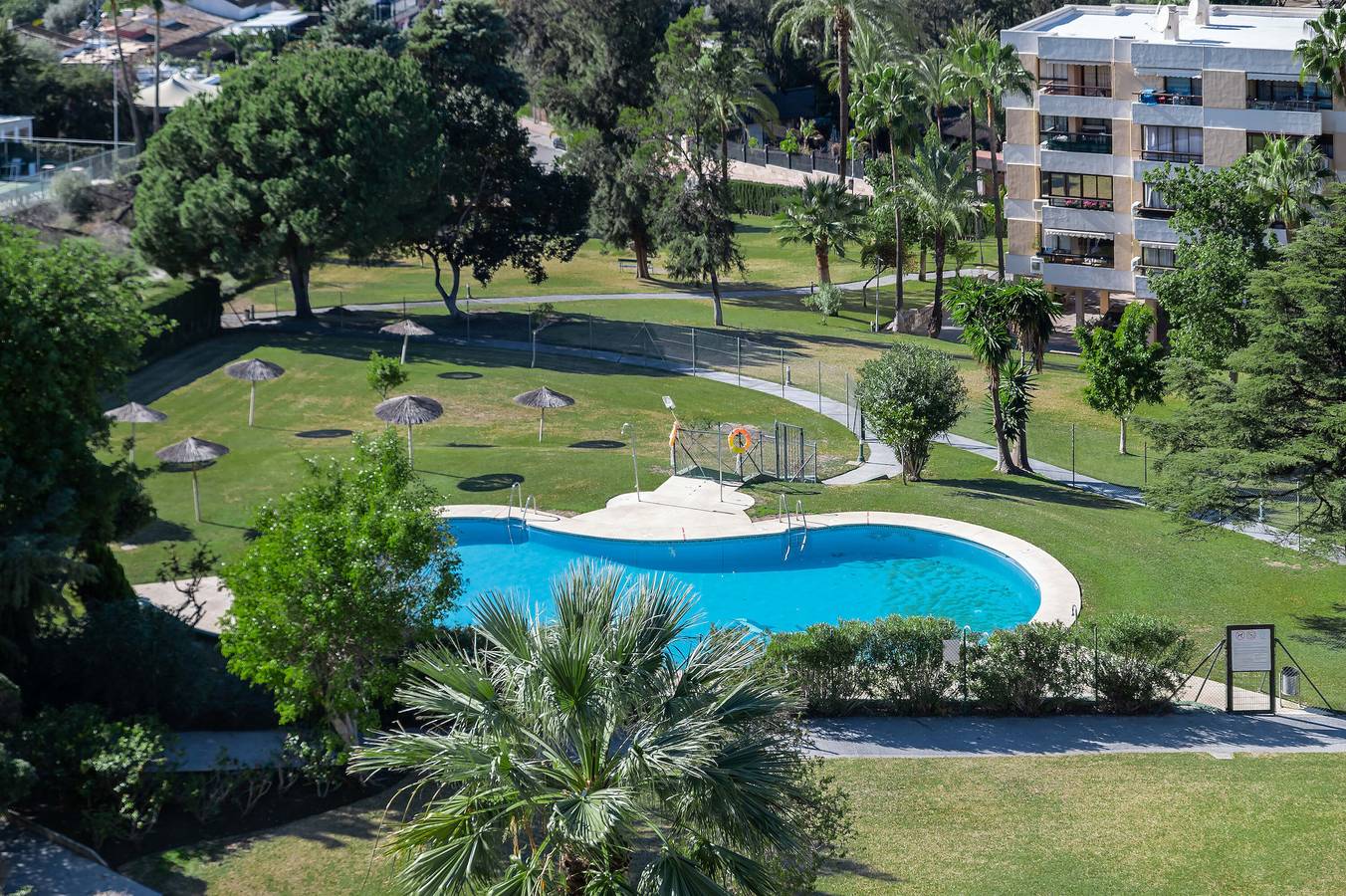 Entire apartment, Apartment 'Piso Neguri' with Sea View, Wi-Fi and Air Conditioning in Nueva Andalucia Golf Valley, Marbella