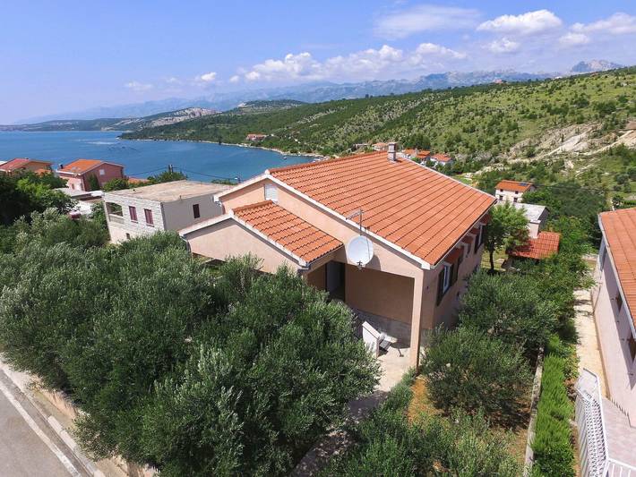 Ferienhaus für 8 Personen, mit Garten in Maslenica