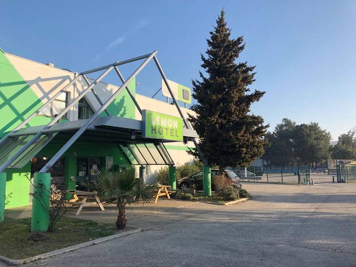 Hôtel pour 3 personnes, avec terrasse et jardin, animaux acceptés à Rochefort-du-Gard - 3