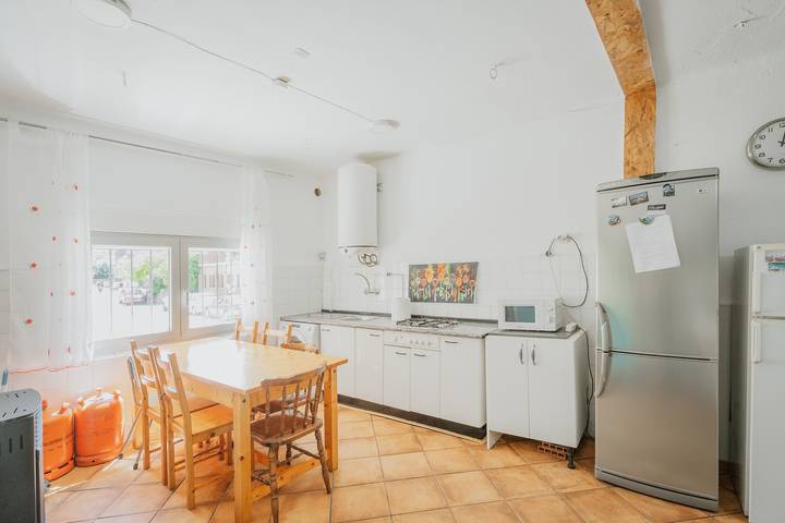 Casa Vacacional 'Pisito Del Pueblo' con Wi-Fi y Aire Acondicionado in Navaluenga, Valle del Alberche