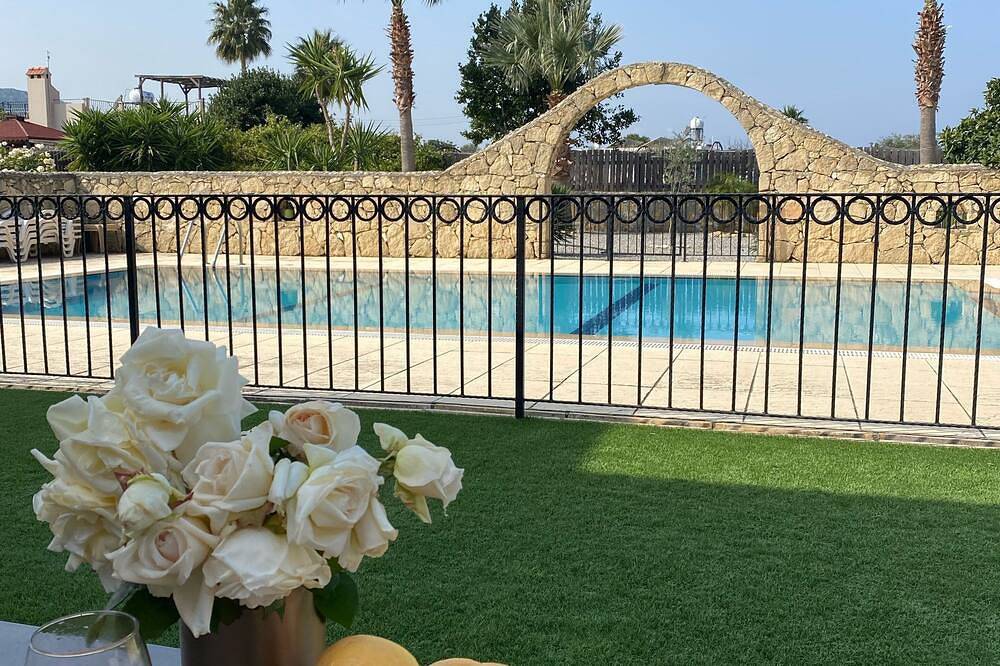 Die Villa befindet sich in einer ruhigen Sackgasse in Karsiyaka in der Nähe von Kyrenia. in Nordzypern