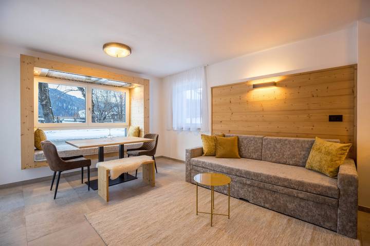 Ganze Wohnung, Ferienwohnungen "Armeri Black Dolomites" mit Bergblick, Terrasse & Wlan in San Vigilio di Marebbe, Enneberg