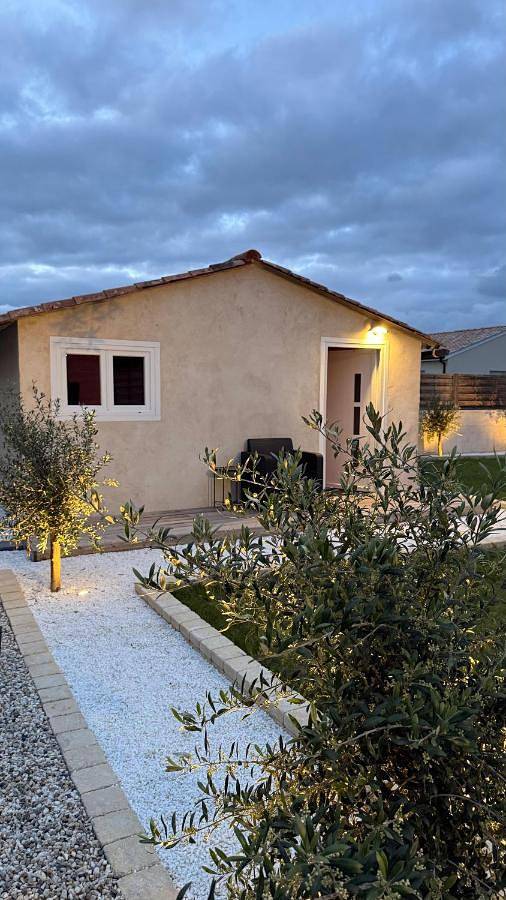 Escapade Cosy - Studio & Spa in Prignac-et-Marcamps, Région de Blaye
