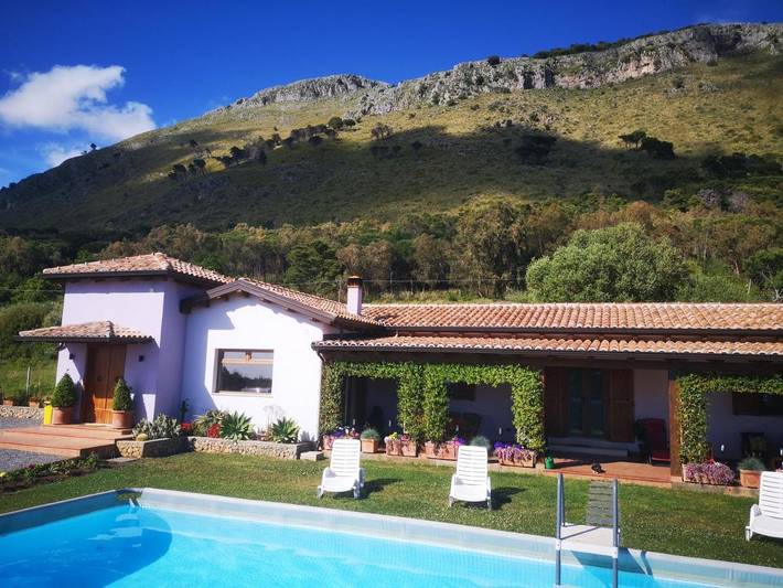 Location de vacances pour 6 personnes, avec piscine ainsi que vue et jardin à Santa Domenica Talao - 4