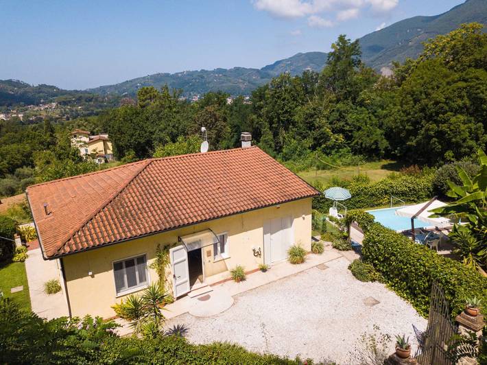 Villa voor 5 personen, with balkon and zwembad as well as uitzicht op het meer and tuin in Versilia