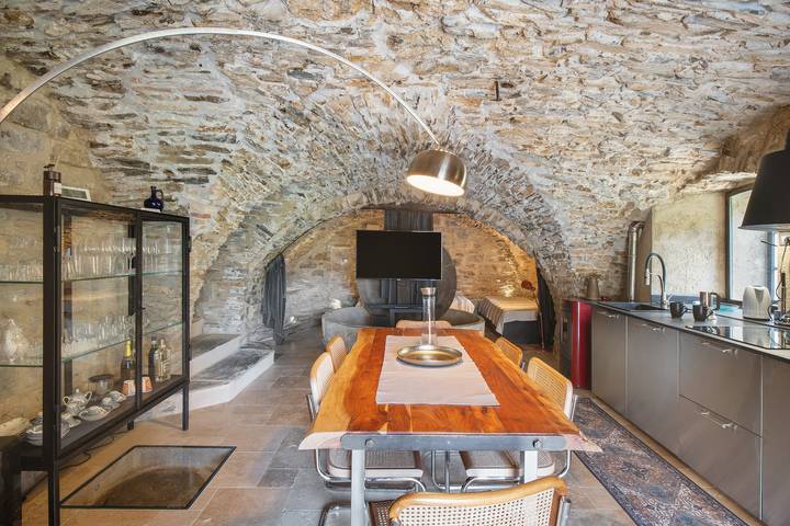 Entire apartment, Apartment 'Il Frantoio' with Sea View, Shared Garden and Wi-Fi in Montegrazie, Imperia