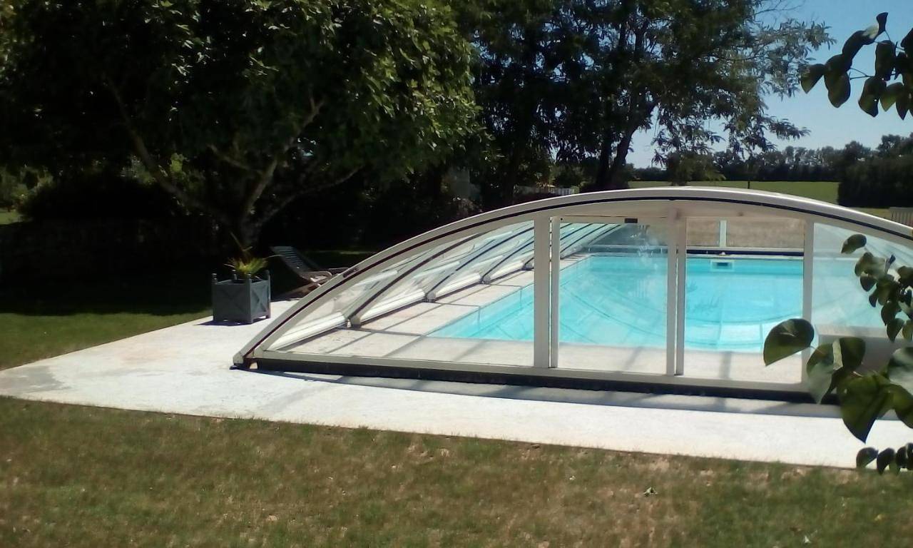 Le Gîte de l'aubray, gîte avec piscine in Trizay, Région de Saintes