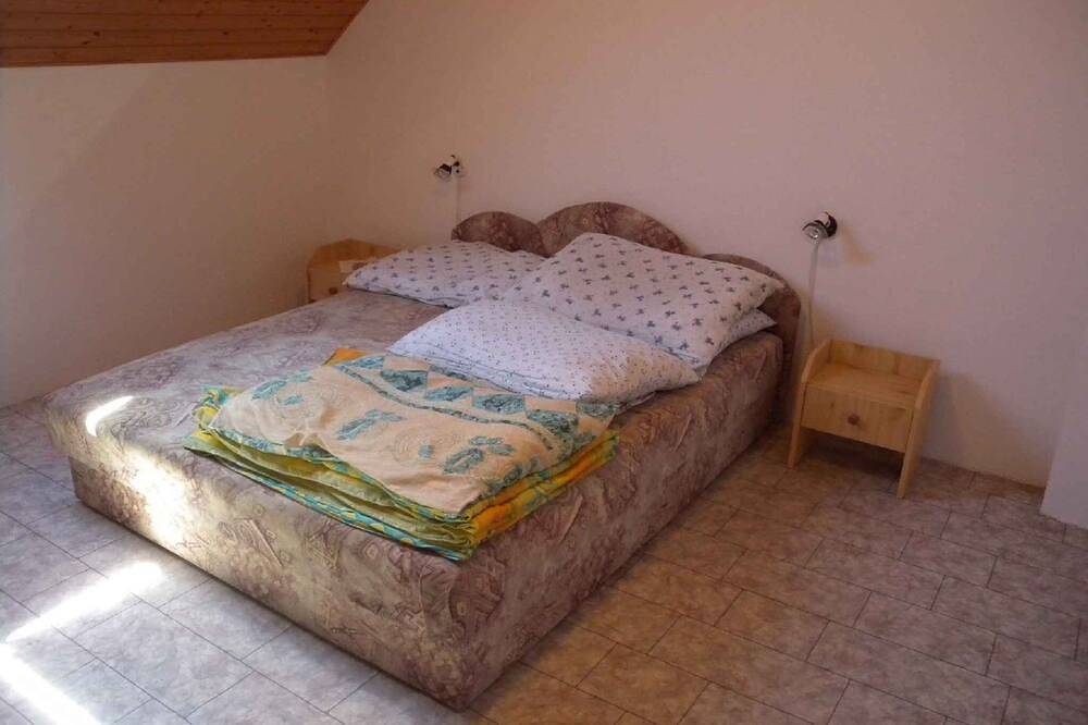 Ganze Wohnung, Ferienwohnung mit Terrasse, Grill und Wlan in Gyenesdias, Balaton Hochland Nationalpark