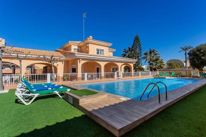 Location de vacances pour 22 personnes, avec jardin et piscine dans La Manga del Mar Menor - 2
