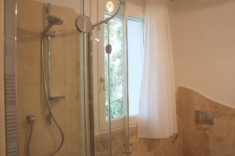 Entire apartment, Apartment with a large terrace near the sea, in Marina di Castagneto. in Marina di Castagneto Carducci, Etruscan Coast