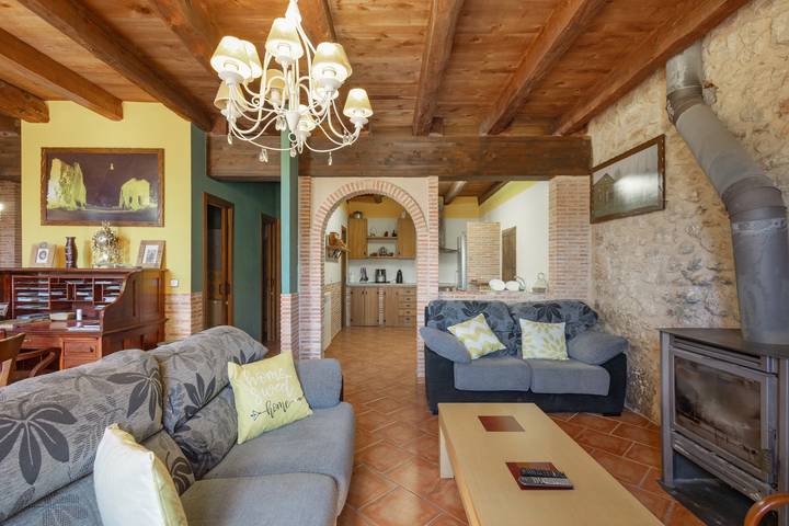Casa rural para 18 personas, con Balcón además de Jacuzzi y Jardín en Provincia de Teruel - 3