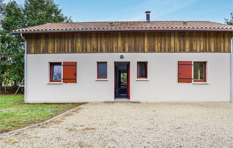 Gîte pour 8 personnes, avec jardin ainsi que terrasse et piscine à Garein