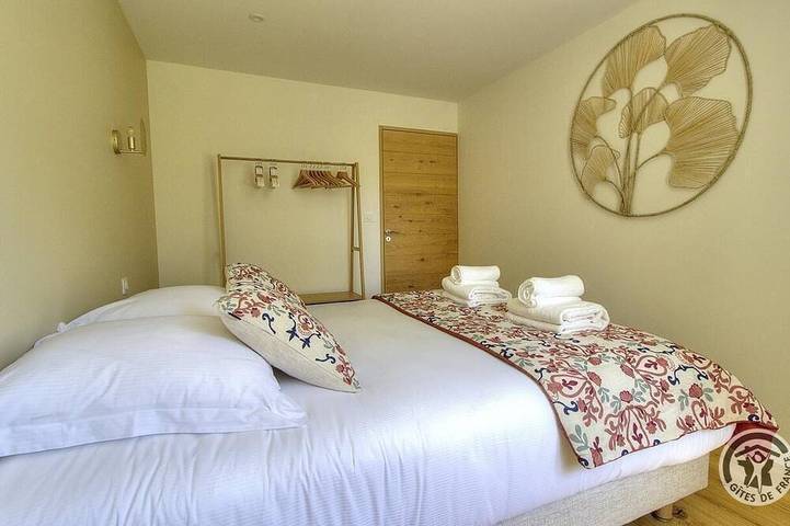 Location de vacances pour 6 personnes, avec jardin à Émeringes - 3