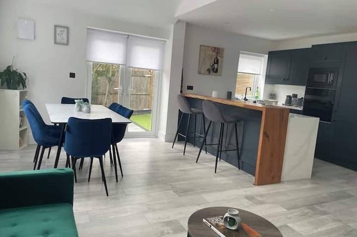 Holiday home for 8 people, with terrace and garden in Hounslow