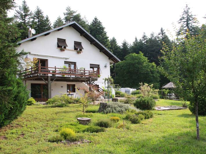 Gîte pour 4 personnes, avec terrasse et jardin à La Bourgonce