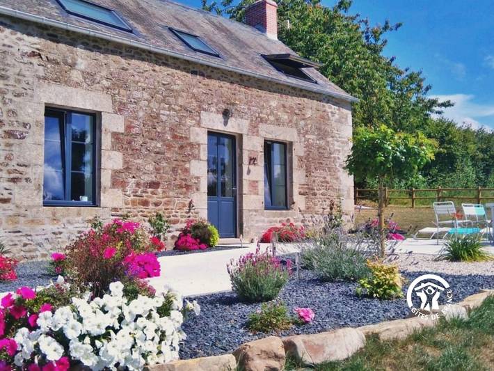 Familienfreundliches Ferienhaus in idyllischer Lage mit moderner Ausstattung und Grillplatz in Saint-Calais-du-Désert, Parc naturel régional Normandie-Maine