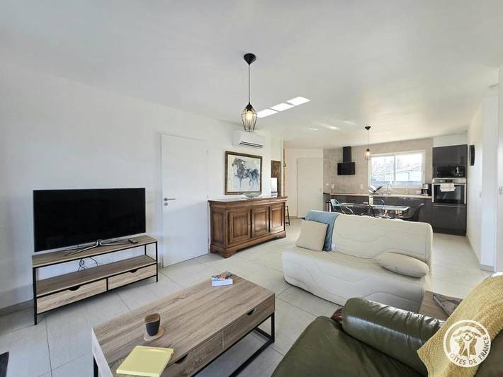 Location de vacances pour 4 personnes, avec piscine ainsi que jardin et terrasse à Saint-Laurent-des-Hommes - 2