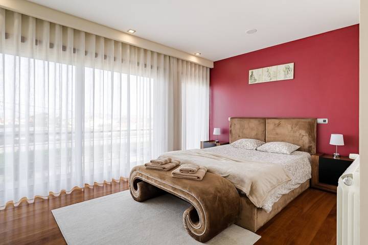 Gîte pour 2 personnes, avec balcon et jardin dans Belinho