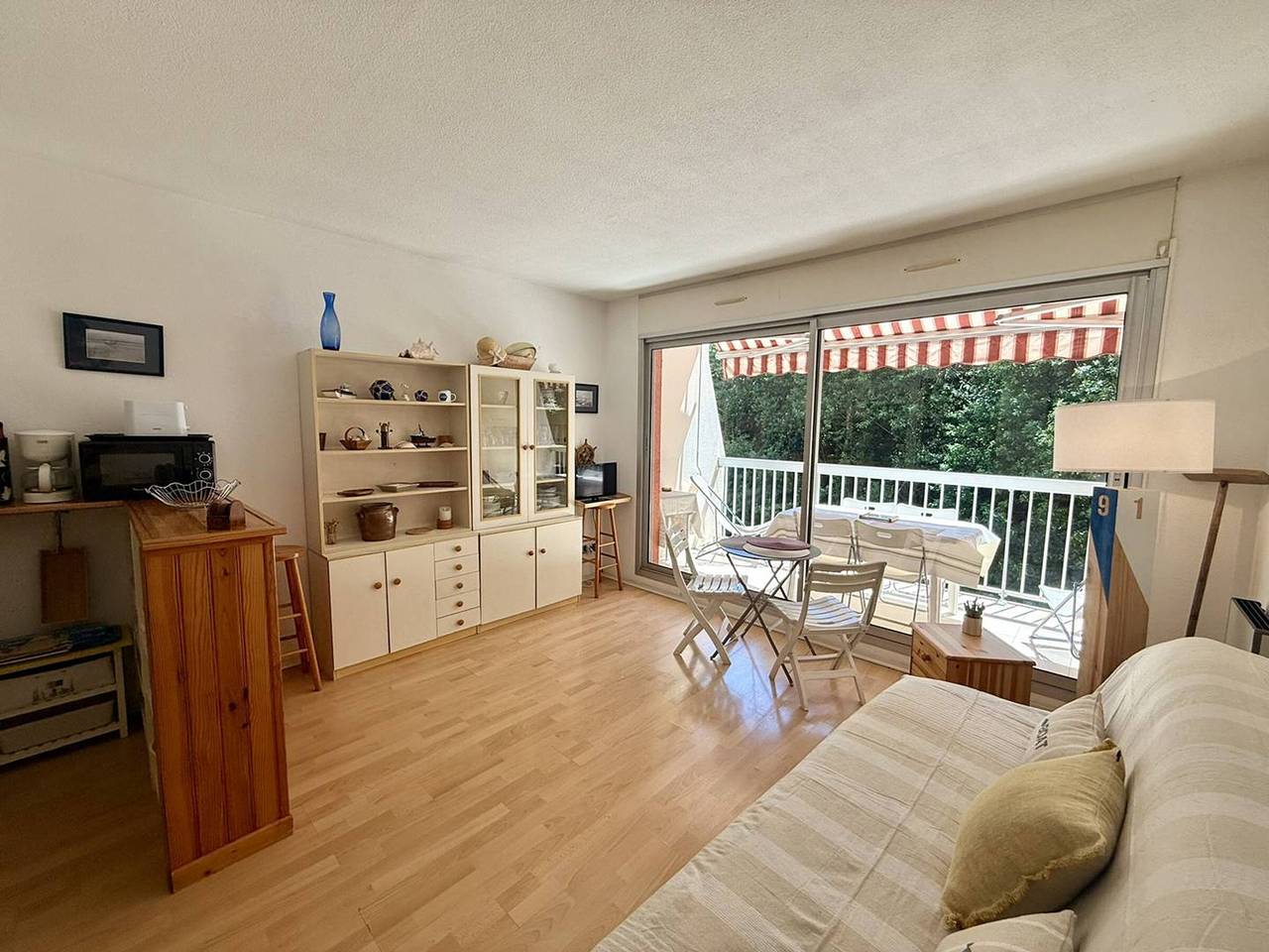 Studio entier, Studio Cabine à Arcachon, Proche Centre, Balcon ensoleillé, Parking, à 600m de la Plage in Arcachon, Région d'Arcachon