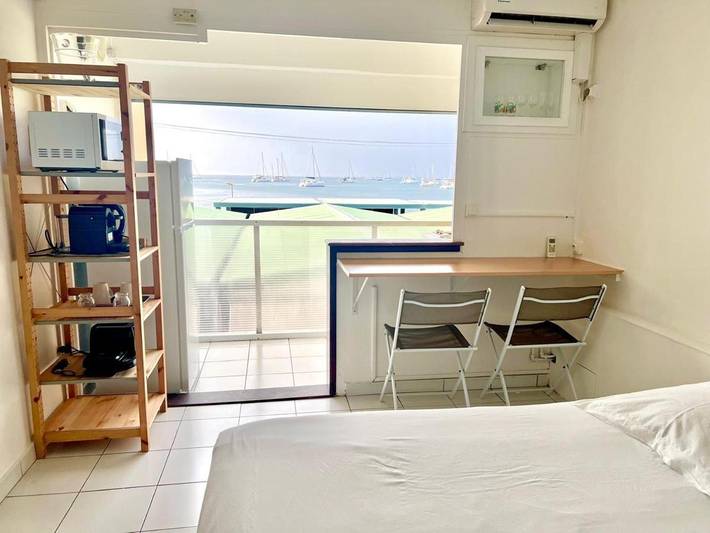 Appartement de vacances pour 2 personnes, avec jardin ainsi que vue et piscine