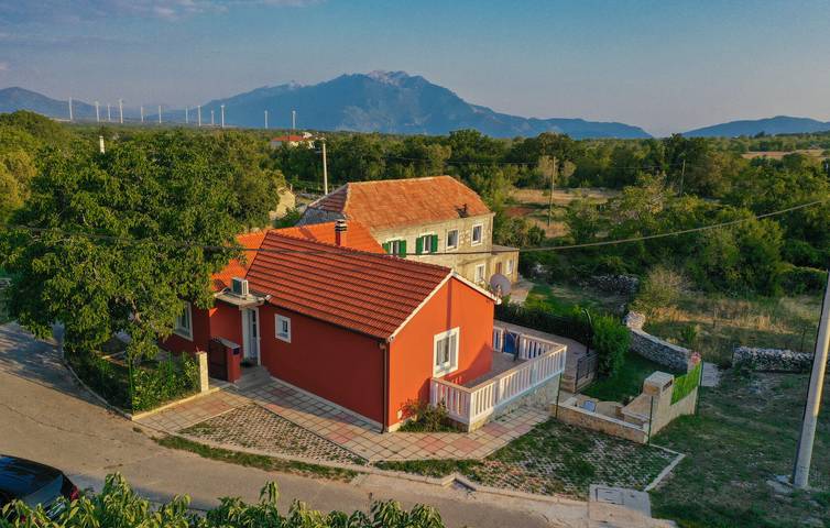 Geräumige 110 m² große Wohnung mit Pool, Terrasse und Küche in Kreševo, Dalmatinisches Zagora