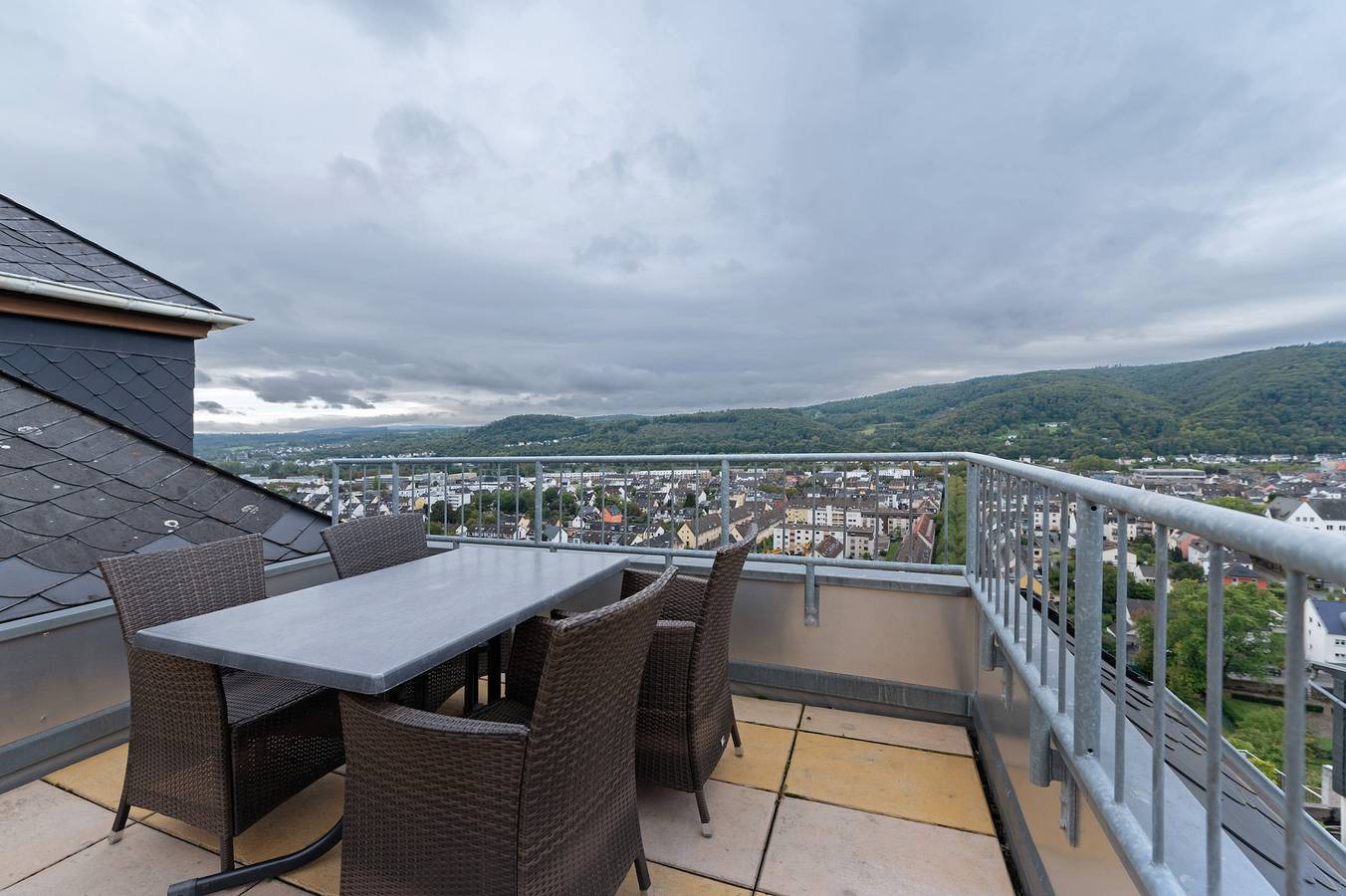 Ganze Wohnung, Ferienwohnung 'Im Rosenberg' mit privater Terrasse und Wlan in Lahnstein, Osteifel