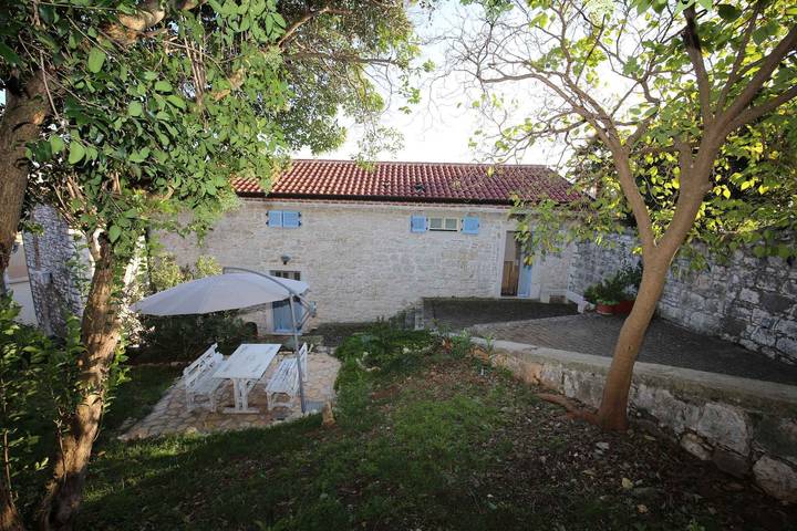 Gîte pour 4 personnes, avec jardin à Vrsar - 2