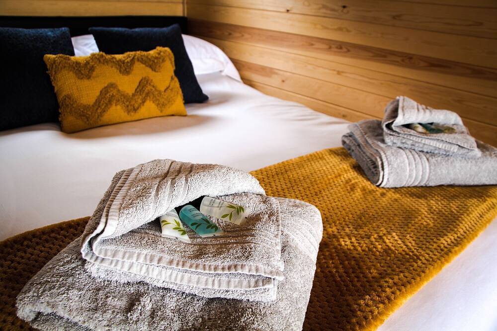 Cwm Hapus  -  Glamping Pod with Hot Tub Sleeping 4 guests, Pet Friendly in Shropshire Hills