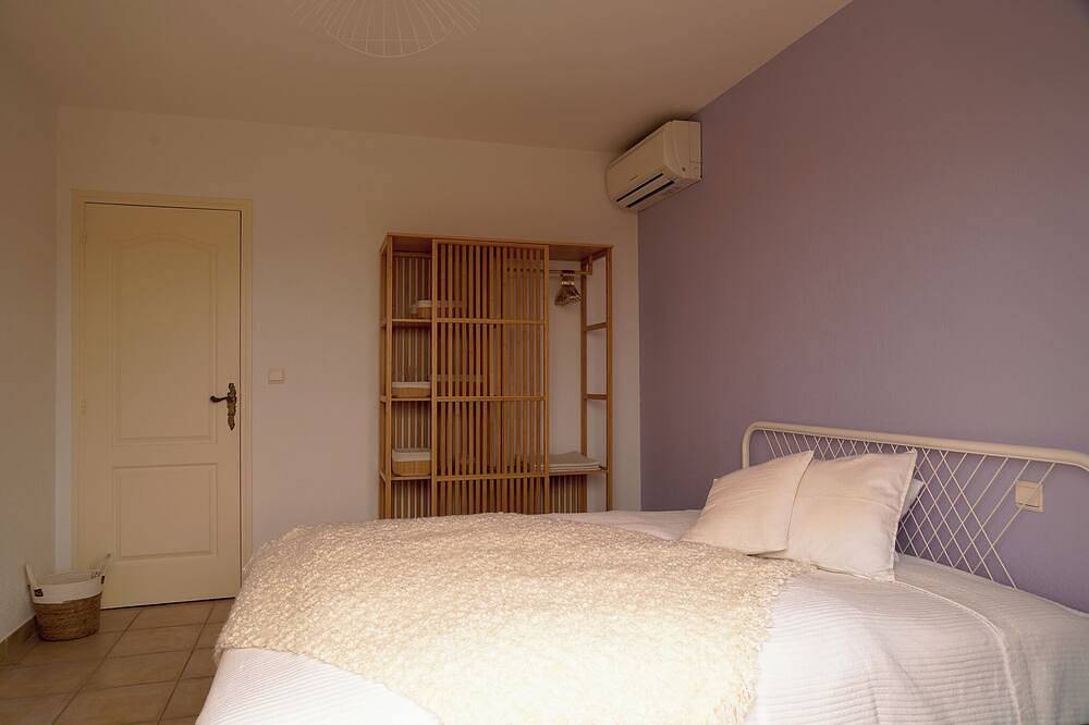 Vacations by the pool with a view over the Etang de La Palme and the sea in La Palme, Region de Narbonne