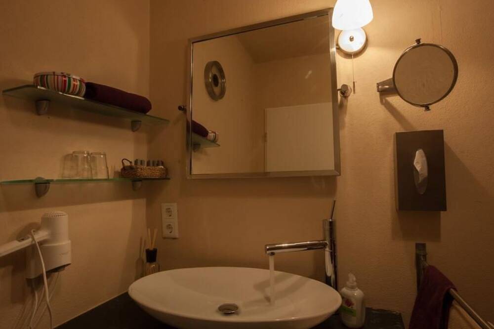 Ganze Wohnung, Gartentraum-Ferienwohnung in Pünderich, Traben-Trarbach und Umbegung