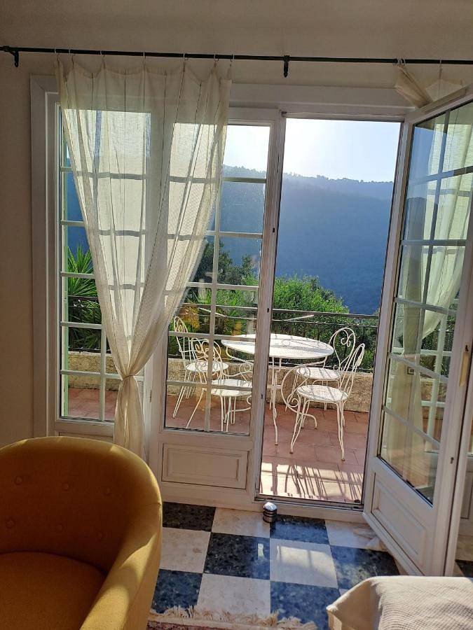 Location de vacances pour 2 personnes, avec piscine ainsi que vue et jardin à Bendejun - 3