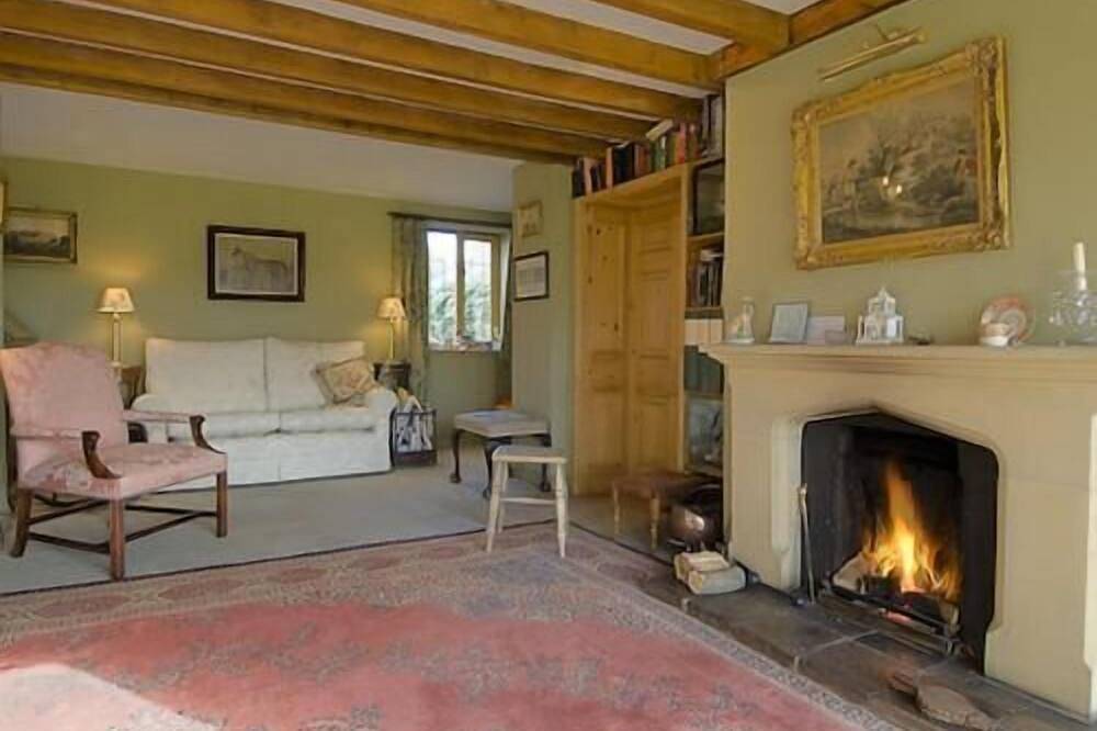 King Ensuite : Shower over Bath : Ground Floor in Cheshire East
