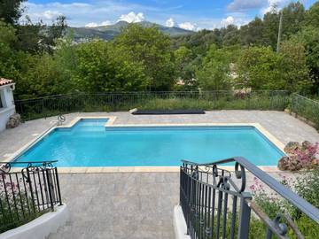 Cottage pour 2 personnes, avec terrasse ainsi que piscine et jardin à Auriol