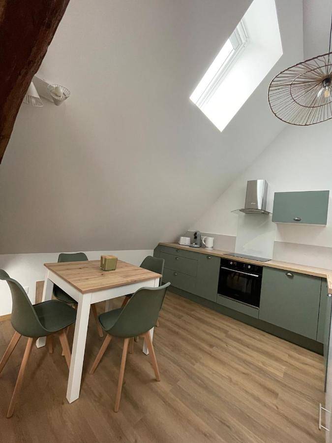 Appartement entier, Two-Bedroom Apartment in Chagny, Région de Chalon-sur-Saône