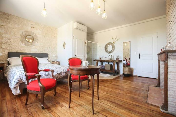 Gîte pour 8 personnes, avec terrasse ainsi que jacuzzi et jardin à Issigeac - 2