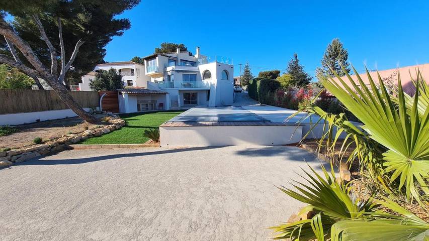 Location de vacances pour 12 personnes, avec piscine ainsi que jardin et vue à Carry-le-Rouet - 3