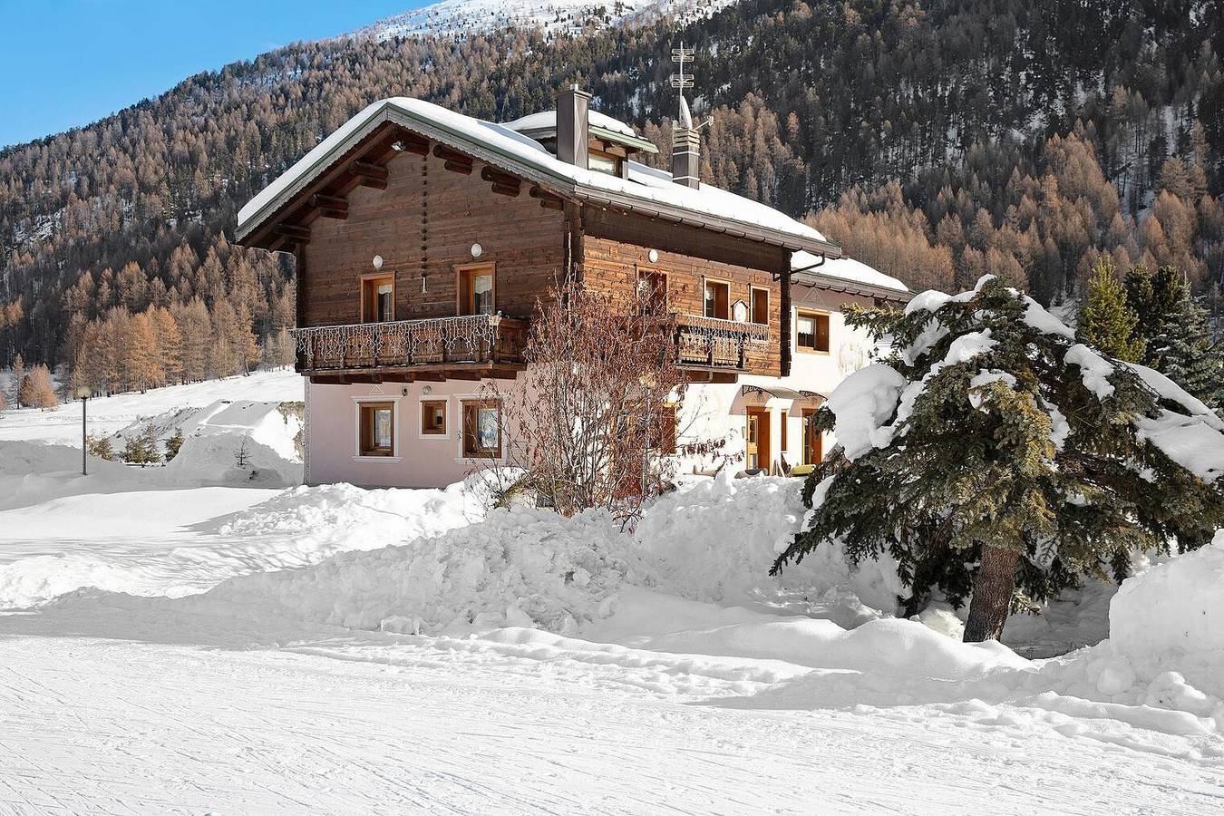 Appartamento intero, Baita del Sole Appartamento 1 con vista montagne, Wi-Fi, terrazza e giardino in Livigno, Valtellina