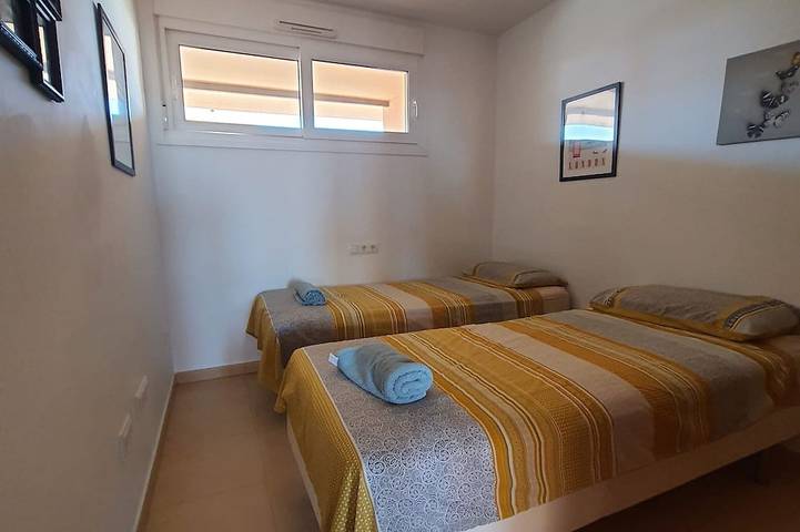 Apartamento entero, Terraza para tomar el sol - Apartamento de 5 camas - Gran terraza y vistas a la montaña con seguridad las 24 horas in Alhama de Murcia, Interior de Murcia