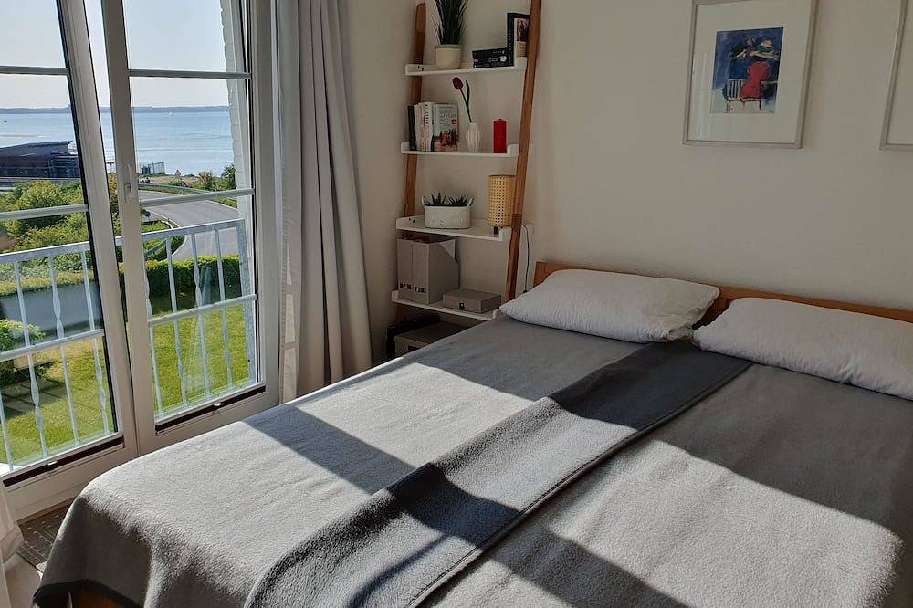 Ganze Wohnung, Fewo mit traumhaftem Panoramablick über Kieler Förde, in Kieler Förde, Stein