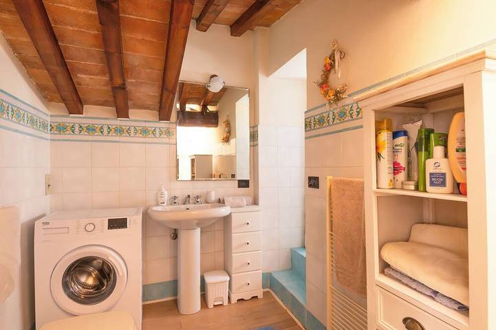 Apartamento entero, Elegant apartment with panoramic terrace in the historic heart of Pistoia in Pistoya, Provincia de Pistoia