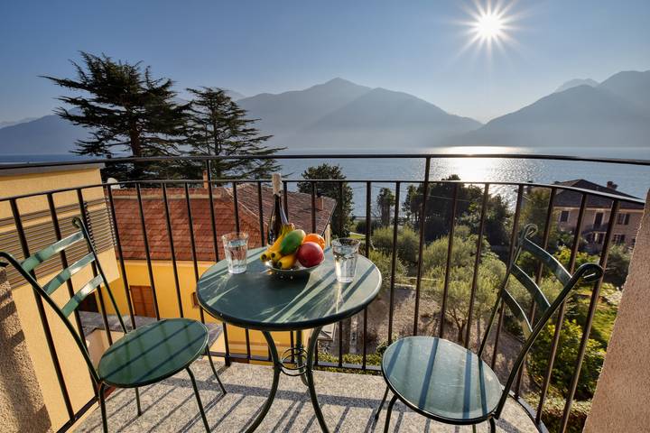 Ferienwohnung für 4 Personen, mit Balkon und Seeblick