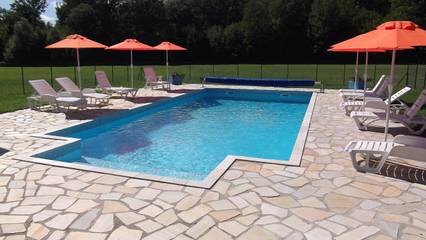 Gîte pour 12 personnes, avec piscine et jardin dans Commenailles