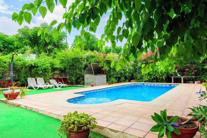 Maison de vacances pour 4 personnes, avec terrasse ainsi que jardin et piscine - 1