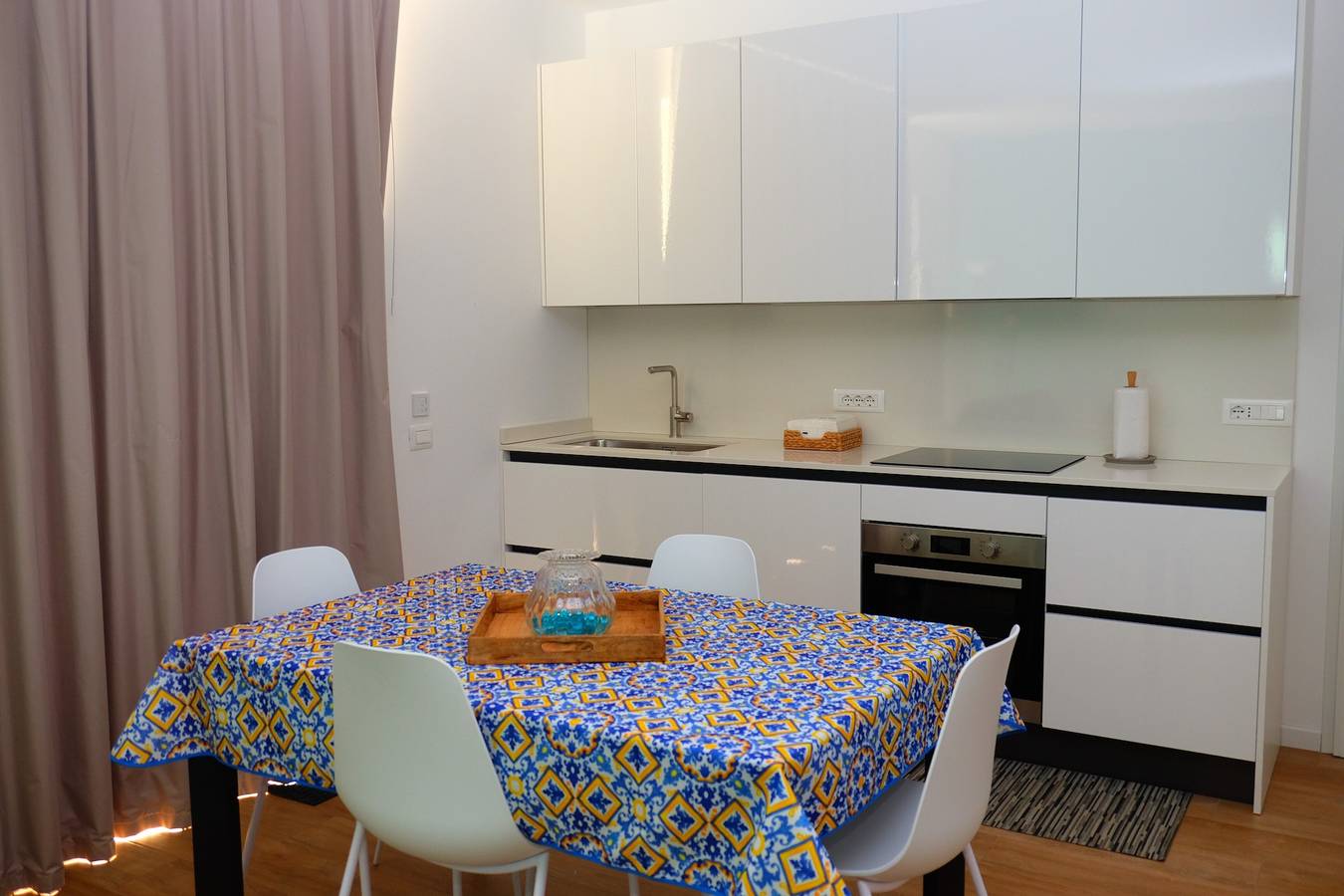 Apartamento entero, Apartamento 'Residence Vogue' con piscina comunitaria, terraza privada y aire acondicionado in Lido di Jesolo, Jesolo