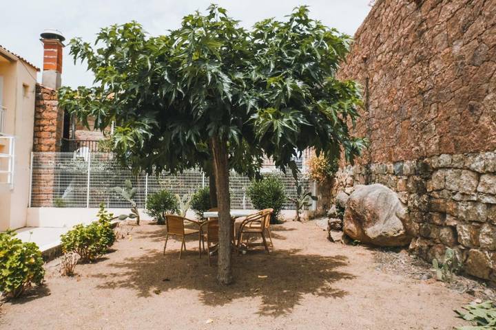 Appart’hôtel pour 5 personnes, avec Balcon et Terrasse ainsi que Jardin et Piscine