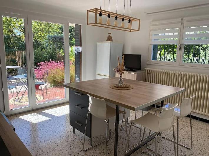 Gîte pour 2 personnes, avec jardin ainsi que vue et piscine à Sorgues - 2