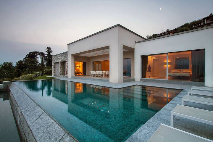 Villa pour 8 personnes, avec Terrasse ainsi que Jardin et Vue sur le lac à Comune di Stresa