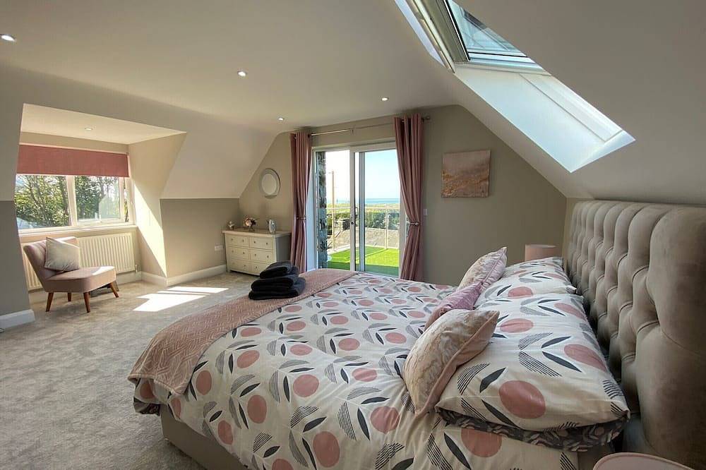 Beautiful relaxing House, nearby beach and within the Snowdonia National Park in Dyffryn Ardudwy, Snowdonia